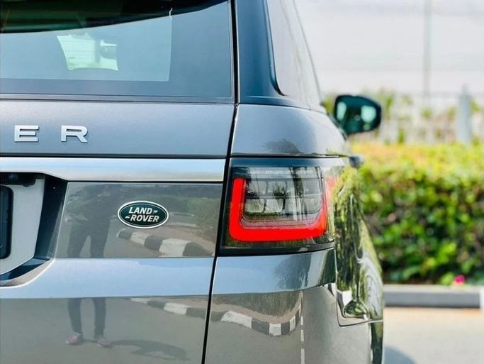 Подержанный Land Rover Range Rover SV IV Рестайлинг, 5.0 л, 2019 в Дубае от Ideal Cars LLC Серый цвет. GCC | AUTO.AE