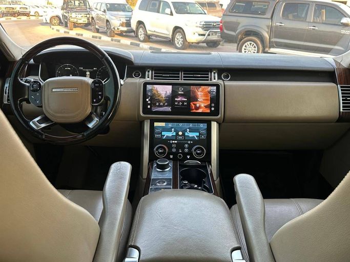 Подержанный Land Rover Range Rover P510 IV, 5.0 л, 2016 в Дубае от Alhamd Motors Черный цвет. GCC | AUTO.AE