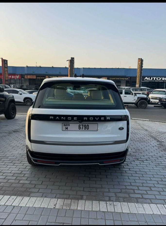 Used Land Rover Range Rover P400 MHEV V, 3.0 l, 2023 in Dubai by Lahbab Motors, White color. GCC Specs | AUTO.AE
