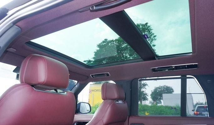 Подержанный Land Rover Range Rover P530 MHEV V, 4.4 л, 2024 в Дубае от Najem Motors Черный цвет. GCC | AUTO.AE