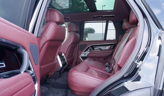 Подержанный Land Rover Range Rover P530 MHEV V, 4.4 л, 2024 в Дубае от Najem Motors Черный цвет. GCC | AUTO.AE