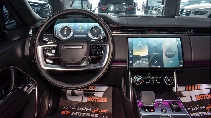 Подержанный Land Rover Range Rover P530 MHEV V, 4.4 л, 2022 в Дубае от Najem Motors Серый цвет. Европейская | AUTO.AE