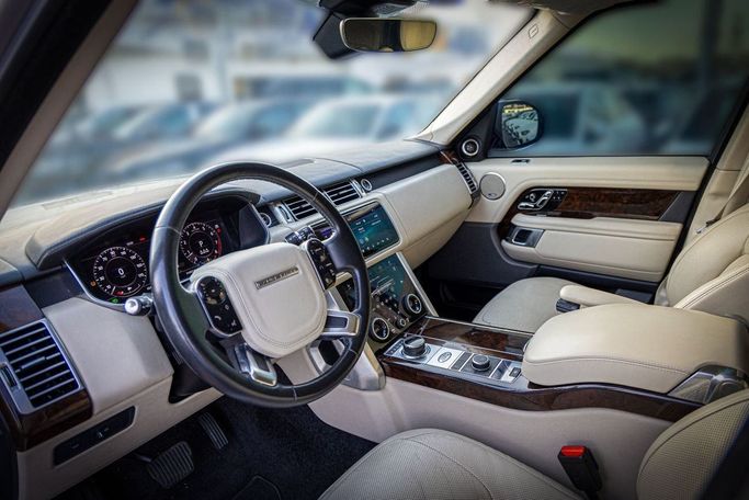 Used Land Rover Range Rover P525 IV Facelift, 5.0 l, 2021 in Dubai by Albustanji Motors FZCO, Grey color.  | AUTO.AE