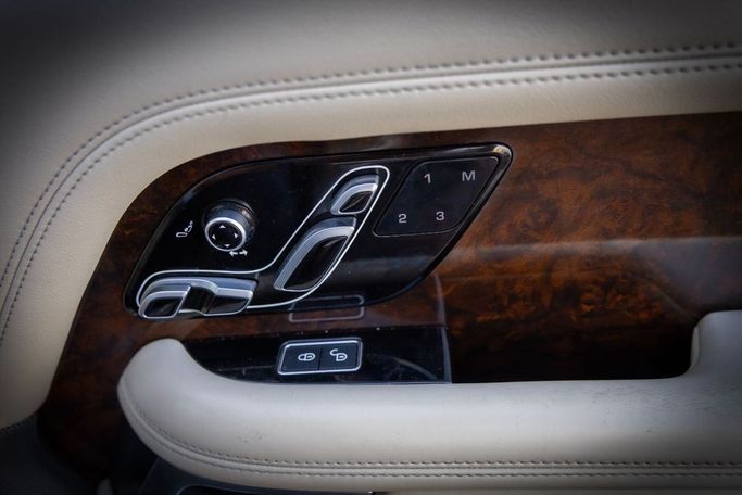 Used Land Rover Range Rover P525 IV Facelift, 5.0 l, 2021 in Dubai by Albustanji Motors FZCO, Grey color.  | AUTO.AE