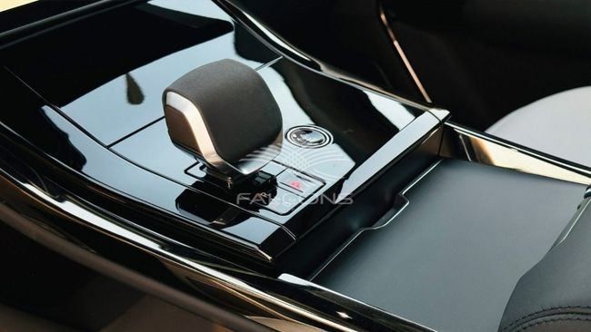 Новый Land Rover Range Rover P550e V, 3.0 л, 2024 в Дубае от Falcons GT Motors FZCO Серый цвет. Европейская | AUTO.AE