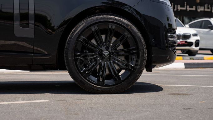 New Land Rover Range Rover P530 MHEV V, 4.4 l, 2025 in Dubai by Milele, Black color. Other | AUTO.AE