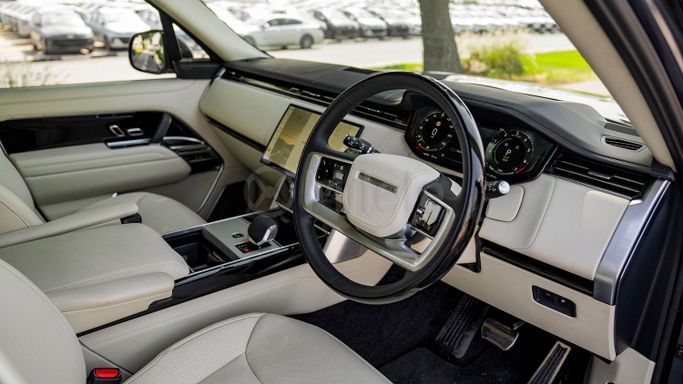 Новый Land Rover Range Rover P460e V, 3.0 л, 2024 в Дубае от Milele Голубой цвет. Other | AUTO.AE