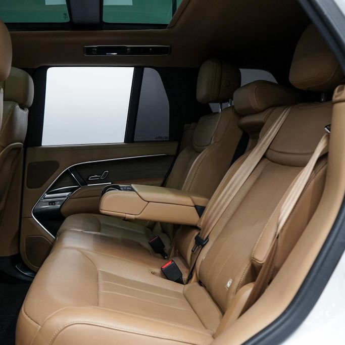 Used Land Rover Range Rover P400 MHEV V, 3.0 l, 2023 in Dubai by AAA Motors, White color. GCC Specs | AUTO.AE