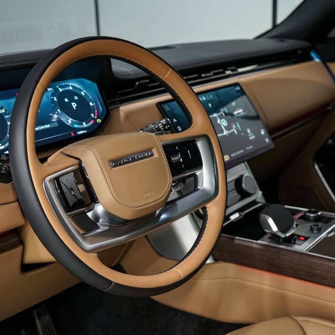 Used Land Rover Range Rover P400 MHEV V, 3.0 l, 2023 in Dubai by AAA Motors, White color. GCC Specs | AUTO.AE