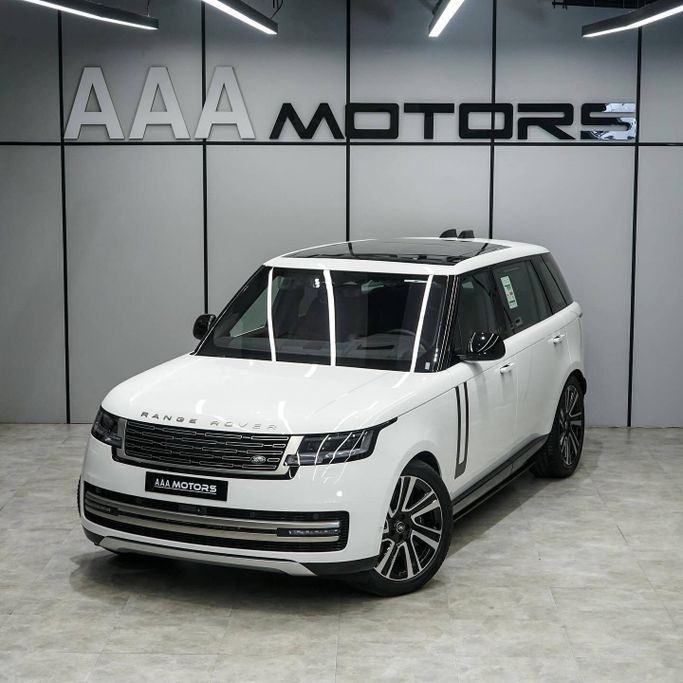 Новый Land Rover Range Rover P400 MHEV V, 3.0 л, 2023 в Дубае от AAA Motors Белый цвет. GCC | AUTO.AE