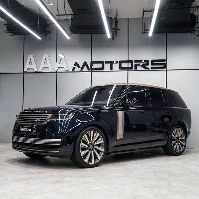 Подержанный Land Rover Range Rover P400 MHEV V, 3.0 л, 2023 в Дубае от AAA Motors Синий цвет. GCC | AUTO.AE