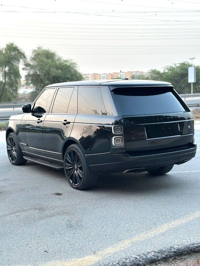 Подержанный Land Rover Range Rover P550 IV, 5.0 л, 2014 в Дубае от Alzahiah Cars Черный цвет. GCC | AUTO.AE
