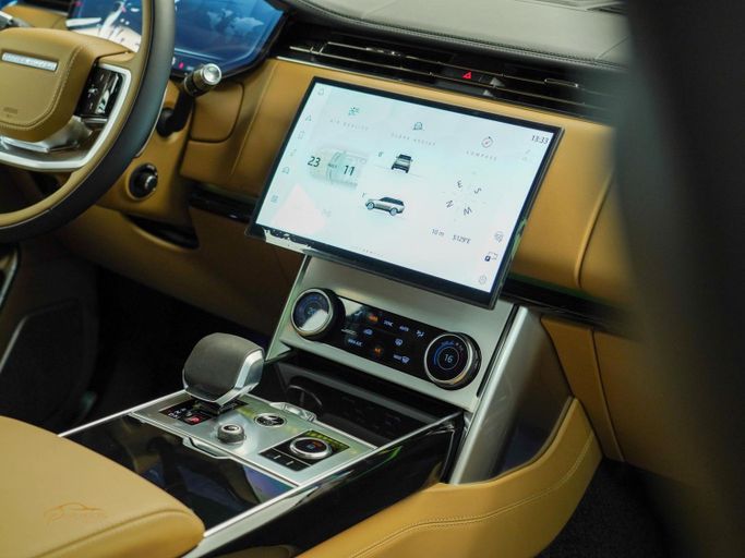 New Land Rover Range Rover P530 MHEV V, 4.4 l, 2022 in Dubai by Pearl Motors, Green color. GCC Specs | AUTO.AE