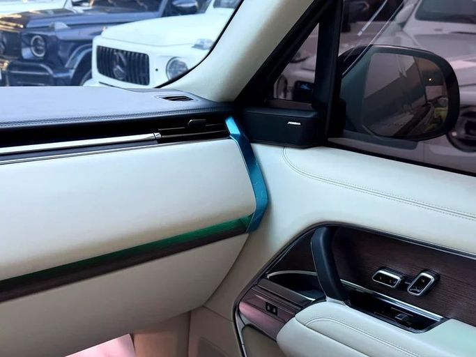 Подержанный Land Rover Range Rover P530 MHEV V, 4.4 л, 2023 в Дубае от Auto Bank Motors Черный цвет. GCC | AUTO.AE