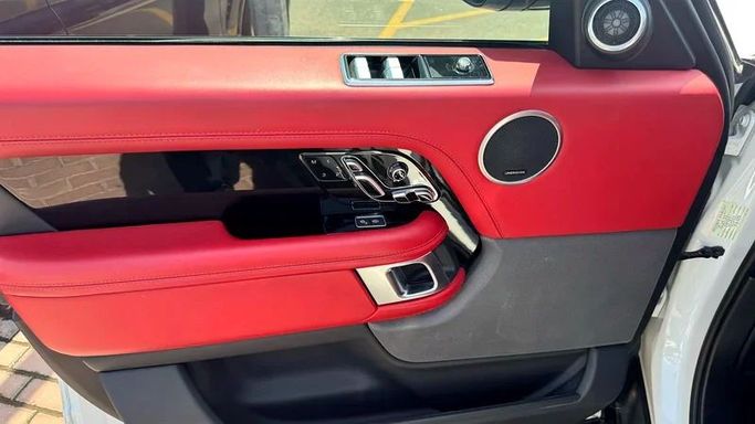 Подержанный Land Rover Range Rover IV Рестайлинг, 5.0 л, 2020 в Дубае от Ignite Used Cars Белый цвет. GCC | AUTO.AE
