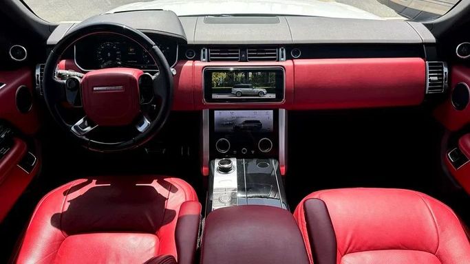 Подержанный Land Rover Range Rover IV Рестайлинг, 5.0 л, 2020 в Дубае от Ignite Used Cars Белый цвет. GCC | AUTO.AE