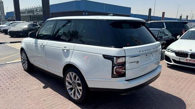 Подержанный Land Rover Range Rover IV Рестайлинг, 5.0 л, 2020 в Дубае от Ignite Used Cars Белый цвет. GCC | AUTO.AE