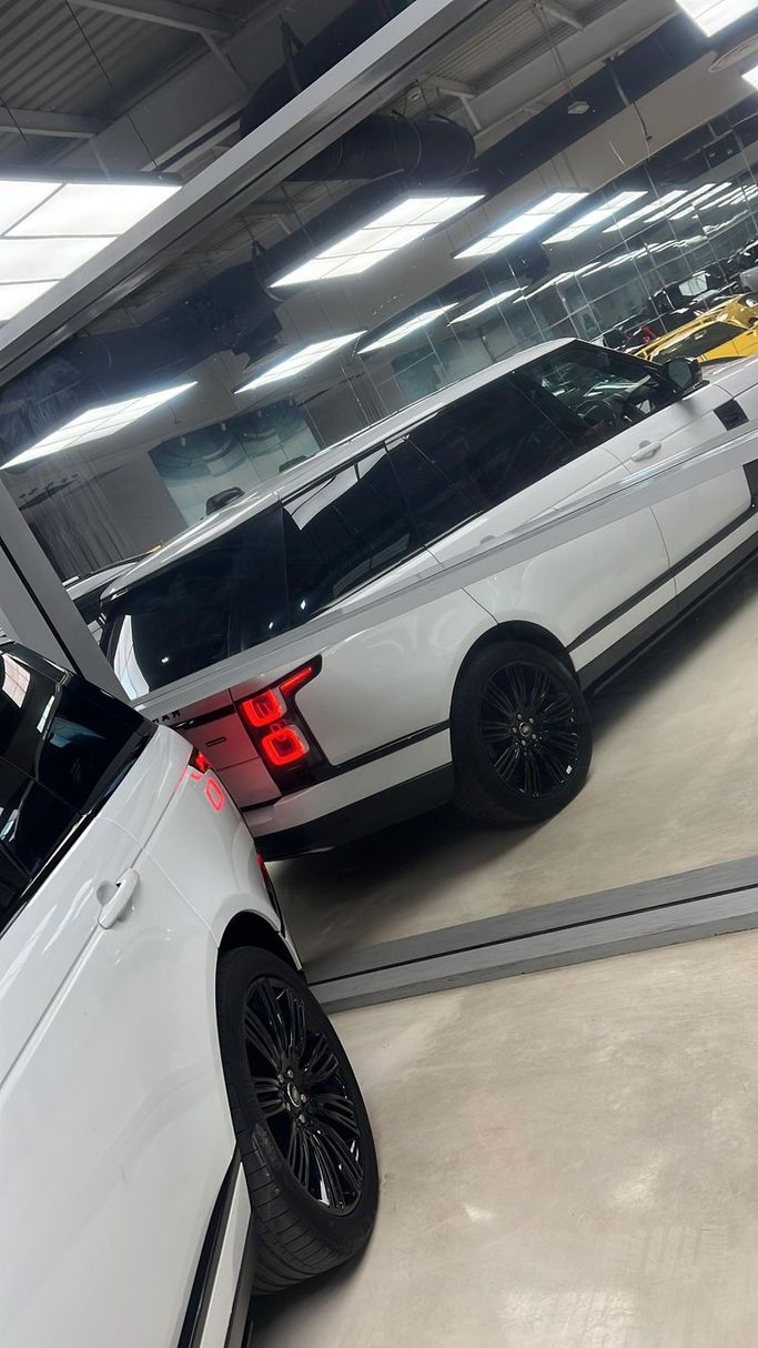 Used Land Rover Range Rover IV Facelift, 3.0 l, 2018 in Dubai by Space Motors, White color. American Specs | AUTO.AE