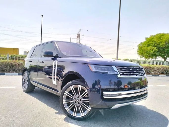 Подержанный Land Rover Range Rover P530 MHEV V, 4.4 л, 2023 в Дубае от Space Motors Синий цвет. Канадская | AUTO.AE