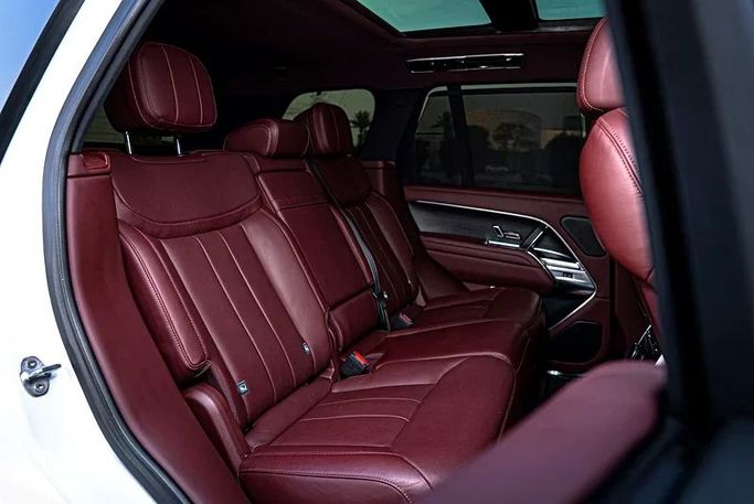 Подержанный Land Rover Range Rover P530 MHEV V, 4.4 л, 2022 в Дубае от MBA Motors Белый цвет. GCC | AUTO.AE