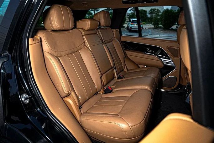 Подержанный Land Rover Range Rover P530 MHEV V, 4.4 л, 2023 в Дубае от MBA Motors Черный цвет. GCC | AUTO.AE