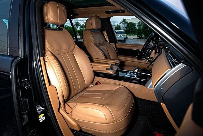 Подержанный Land Rover Range Rover P530 MHEV V, 4.4 л, 2023 в Дубае от MBA Motors Черный цвет. GCC | AUTO.AE