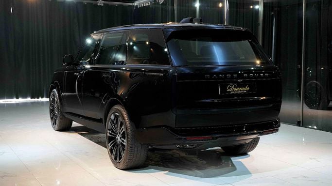 Новый Land Rover Range Rover P530 MHEV V, 4.4 л, 2025 в Дубае от Dourado Luxury Car Черный цвет. Европейская | AUTO.AE
