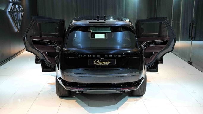 Новый Land Rover Range Rover P530 MHEV V, 4.4 л, 2025 в Дубае от Dourado Luxury Car Черный цвет. Европейская | AUTO.AE