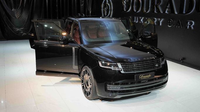 Новый Land Rover Range Rover P530 MHEV V, 4.4 л, 2025 в Дубае от Dourado Luxury Car Черный цвет. Европейская | AUTO.AE