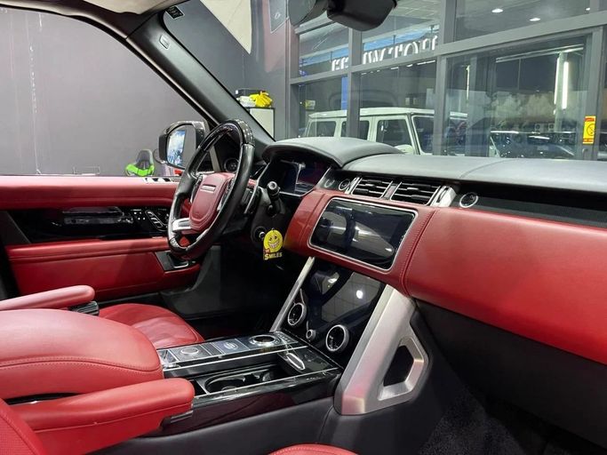 Подержанный Land Rover Range Rover IV Рестайлинг, 5.0 л, 2018 в Дубае от Carbon Cars Серый цвет. GCC | AUTO.AE