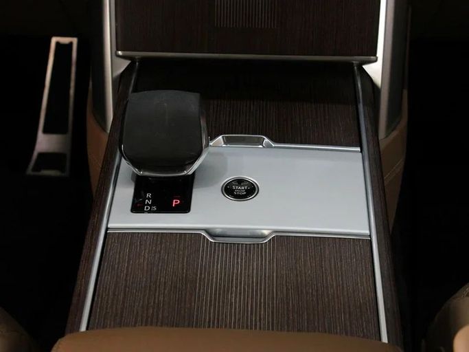 Подержанный Land Rover Range Rover P530 MHEV V, 4.4 л, 2024 в Дубае от Hot Wheel Used Motors Бежевый цвет. Other | AUTO.AE