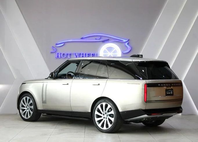 Подержанный Land Rover Range Rover P530 MHEV V, 4.4 л, 2024 в Дубае от Hot Wheel Used Motors Бежевый цвет. Other | AUTO.AE