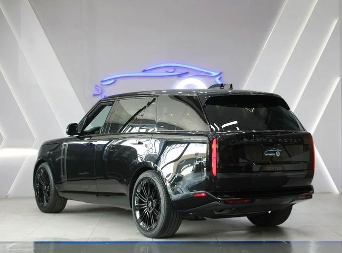Подержанный Land Rover Range Rover P400 MHEV V, 3.0 л, 2024 в Дубае от Hot Wheel Used Motors Черный цвет. Other | AUTO.AE