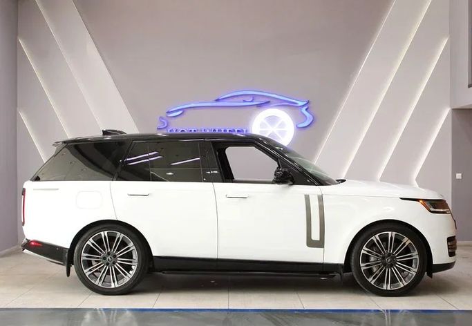 Подержанный Land Rover Range Rover P530 MHEV V, 4.4 л, 2024 в Дубае от Hot Wheel Used Motors Белый цвет. Other | AUTO.AE