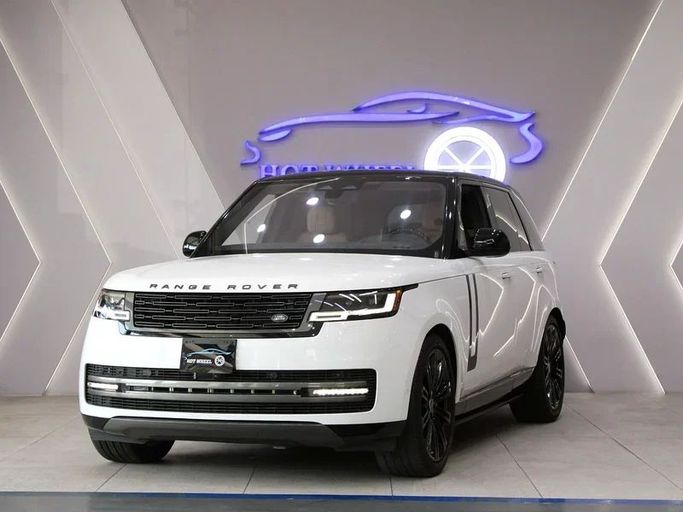 Подержанный Land Rover Range Rover P530 MHEV V, 4.4 л, 2023 в Дубае от Hot Wheel Used Motors Белый цвет. Other | AUTO.AE