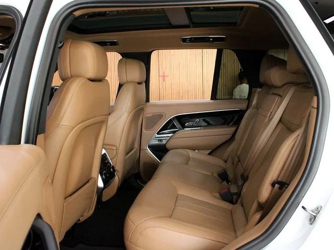 Подержанный Land Rover Range Rover P530 MHEV V, 4.4 л, 2023 в Дубае от Hot Wheel Used Motors Белый цвет. Other | AUTO.AE