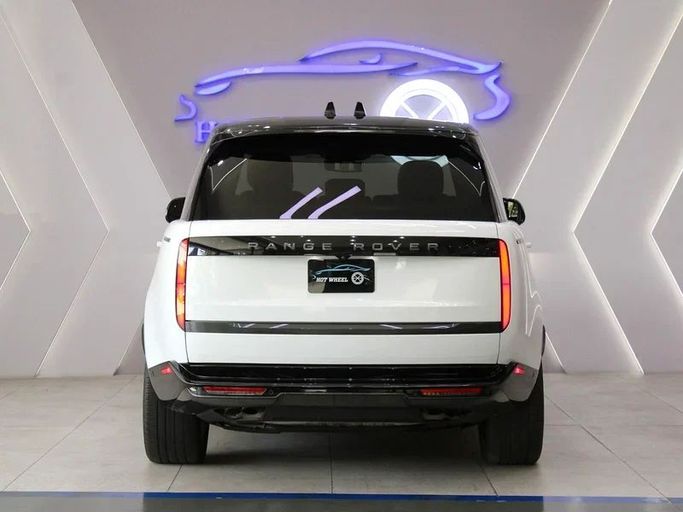Подержанный Land Rover Range Rover P530 MHEV V, 4.4 л, 2023 в Дубае от Hot Wheel Used Motors Белый цвет. Other | AUTO.AE