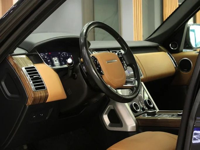 Подержанный Land Rover Range Rover IV Рестайлинг, 5.0 л, 2018 в Дубае от Hot Wheel Used Motors Черный цвет. Other | AUTO.AE