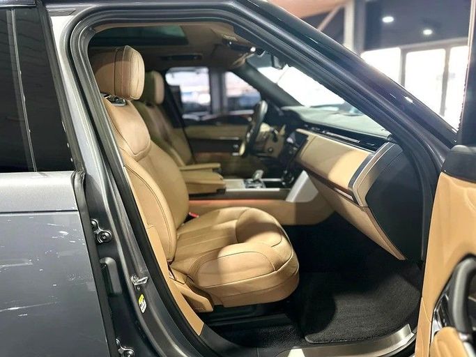 Подержанный Land Rover Range Rover P530 MHEV V, 4.4 л, 2022 в Дубае от Top Line Motors Серебристый цвет. GCC | AUTO.AE