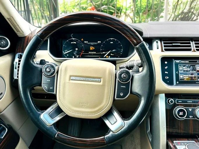 Подержанный Land Rover Range Rover P510 IV, 5.0 л, 2016 в Дубае от Andaleeb Cars Черный цвет. GCC | AUTO.AE