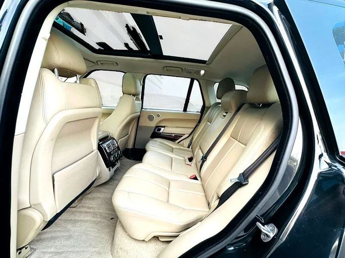 Подержанный Land Rover Range Rover P510 IV, 5.0 л, 2016 в Дубае от Andaleeb Cars Черный цвет. GCC | AUTO.AE