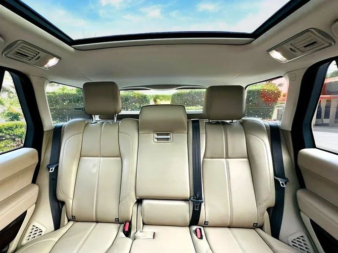 Подержанный Land Rover Range Rover P510 IV, 5.0 л, 2016 в Дубае от Andaleeb Cars Черный цвет. GCC | AUTO.AE