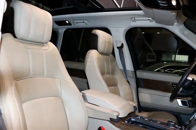 Подержанный Land Rover Range Rover IV Рестайлинг, 3.0 л, 2019 в Дубае от Billionaire Motors Черный цвет. GCC | AUTO.AE