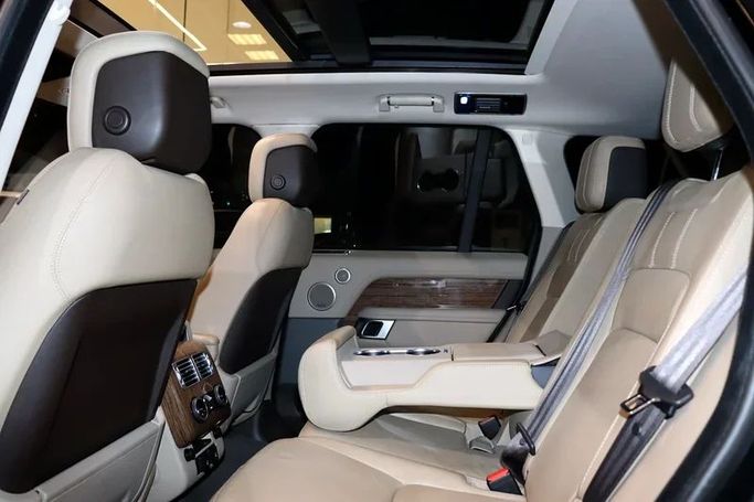 Подержанный Land Rover Range Rover IV Рестайлинг, 3.0 л, 2019 в Дубае от Billionaire Motors Черный цвет. GCC | AUTO.AE