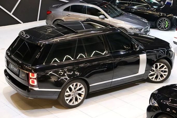 Подержанный Land Rover Range Rover IV Рестайлинг, 3.0 л, 2019 в Дубае от Billionaire Motors Черный цвет. GCC | AUTO.AE