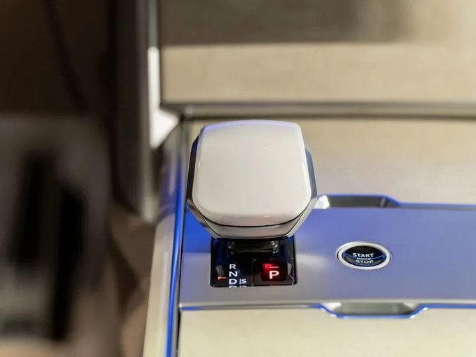 Новый Land Rover Range Rover P615 MHEV V, 4.4 л, 2025 в Дубае от Carbon Edition Motors Белый цвет. Other | AUTO.AE