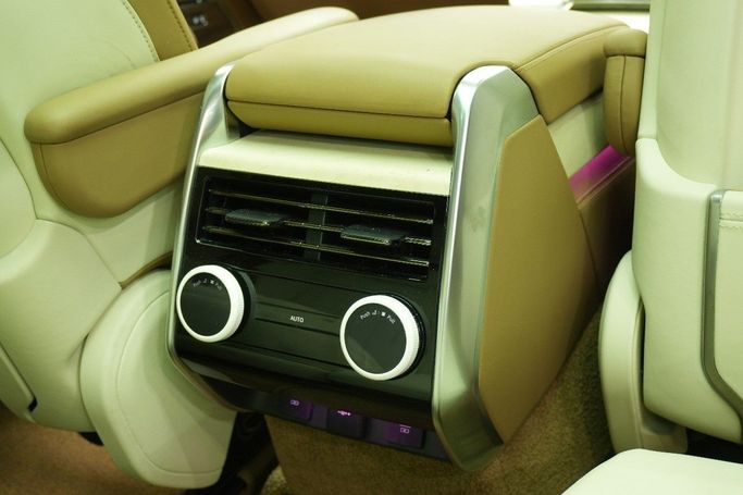 Новый Land Rover Range Rover P615 MHEV V, 4.4 л, 2024 в Дубае от Carbon Edition Motors Зеленый цвет. Other | AUTO.AE