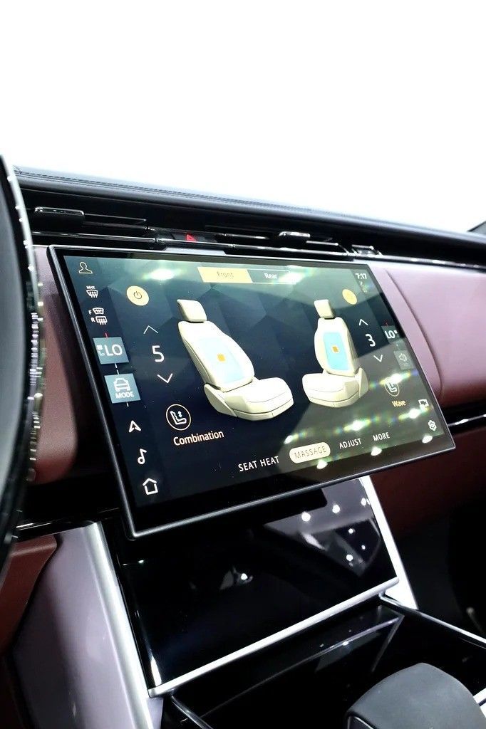 Подержанный Land Rover Range Rover P530 MHEV V, 4.4 л, 2024 в Дубае от Al Faris Motors Черный цвет. Other | AUTO.AE