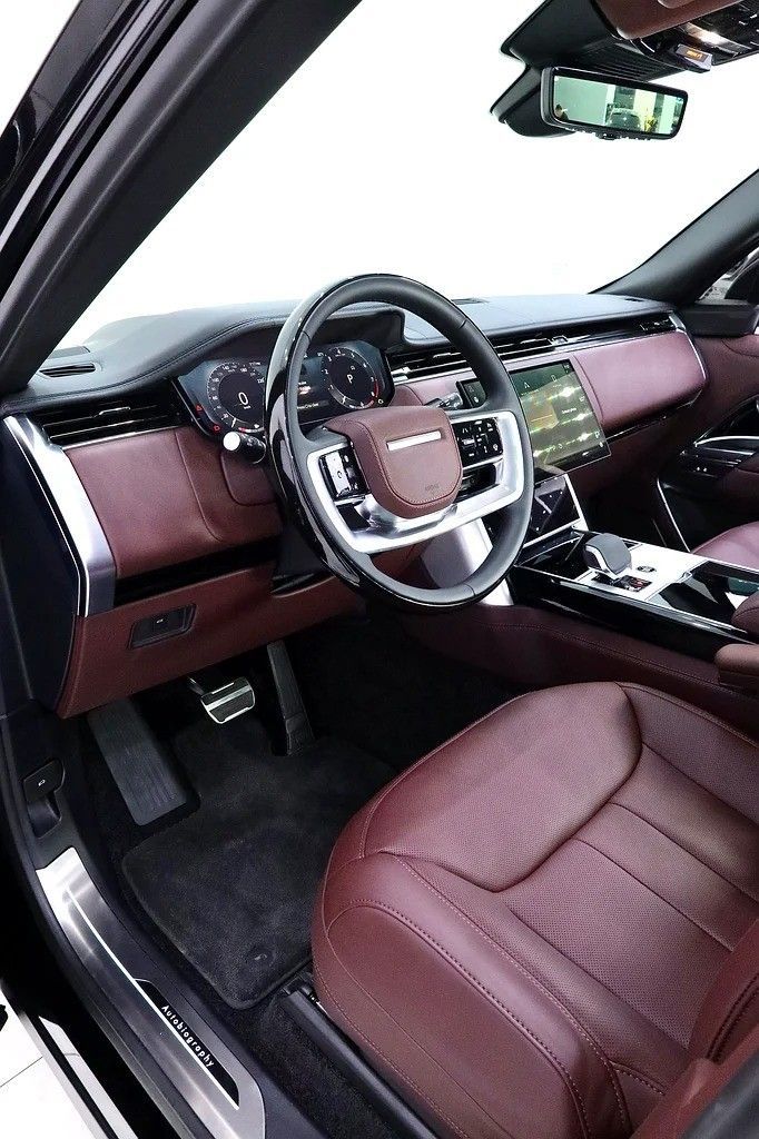 Подержанный Land Rover Range Rover P530 MHEV V, 4.4 л, 2024 в Дубае от Al Faris Motors Черный цвет. Other | AUTO.AE