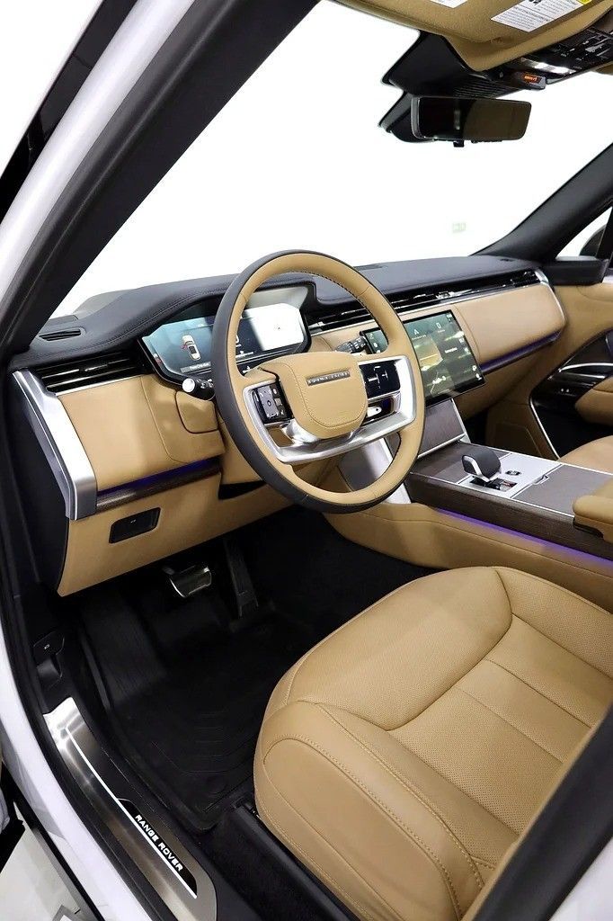 Новый Land Rover Range Rover P530 MHEV V, 4.4 л, 2025 в Дубае от Al Faris Motors Белый цвет. Other | AUTO.AE